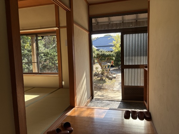 いすみ市日在_内外装フルリフォーム_廊下から玄関